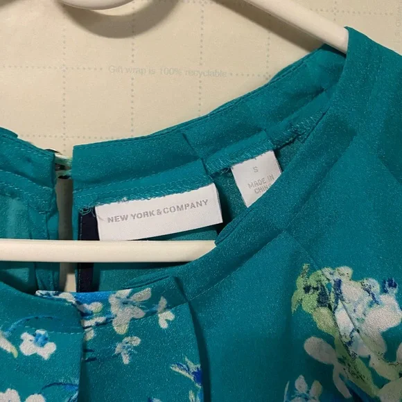 New York & Company Size M Floral Green Blue Cream Top Blouse Women Stylish Cut - Picture 2 of 3